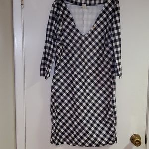 Black and white pick up brand tunic dress.